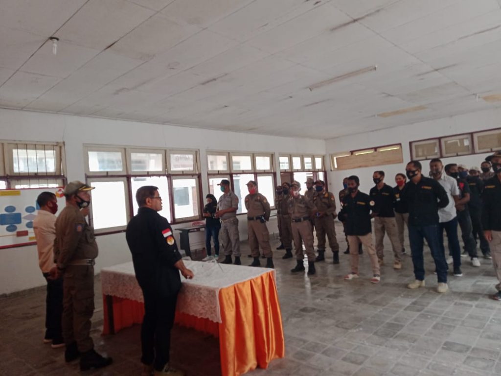 Text Box: Apel Siaga Penertiban APK yang dipimpin Ketua Bawaslu Belu didampingi oleh Anggota Bawaslu Belu dan Kabid Penindakan Satpol PP (Foto : Alaw/Bawaslu Belu)
