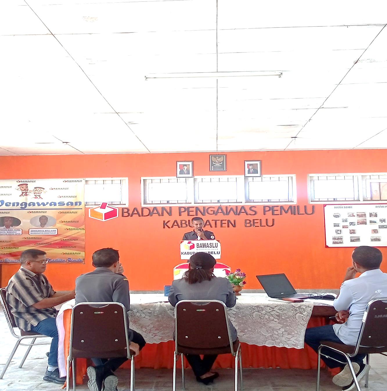 Diskusi Mingguan: Lomba Pidato Antar Staf Bawaslu Kabupaten Belu