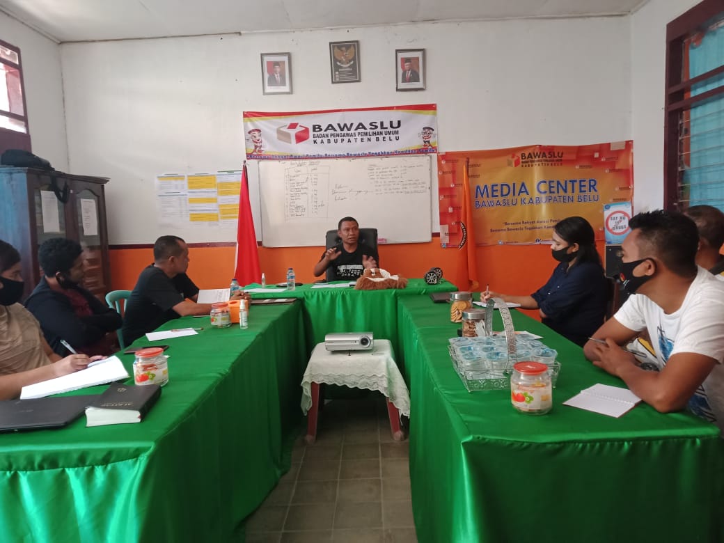Kabag  Bawaslu Provinsi NTT  Rapat Bersama Staf  Bawaslu Belu