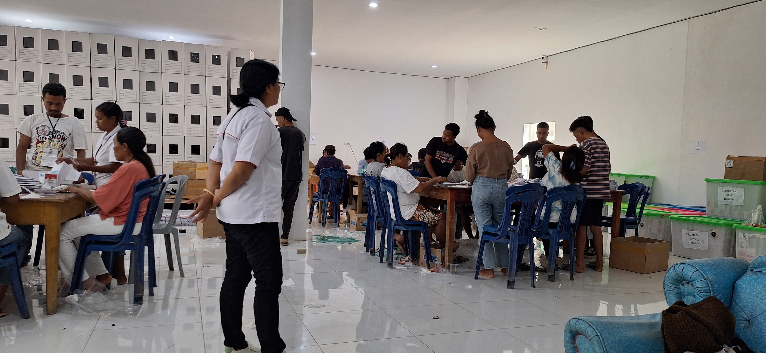 Bawaslu Belu Awasi Proses Sortir dan Pelipatan Surat Suara oleh KPU Belu