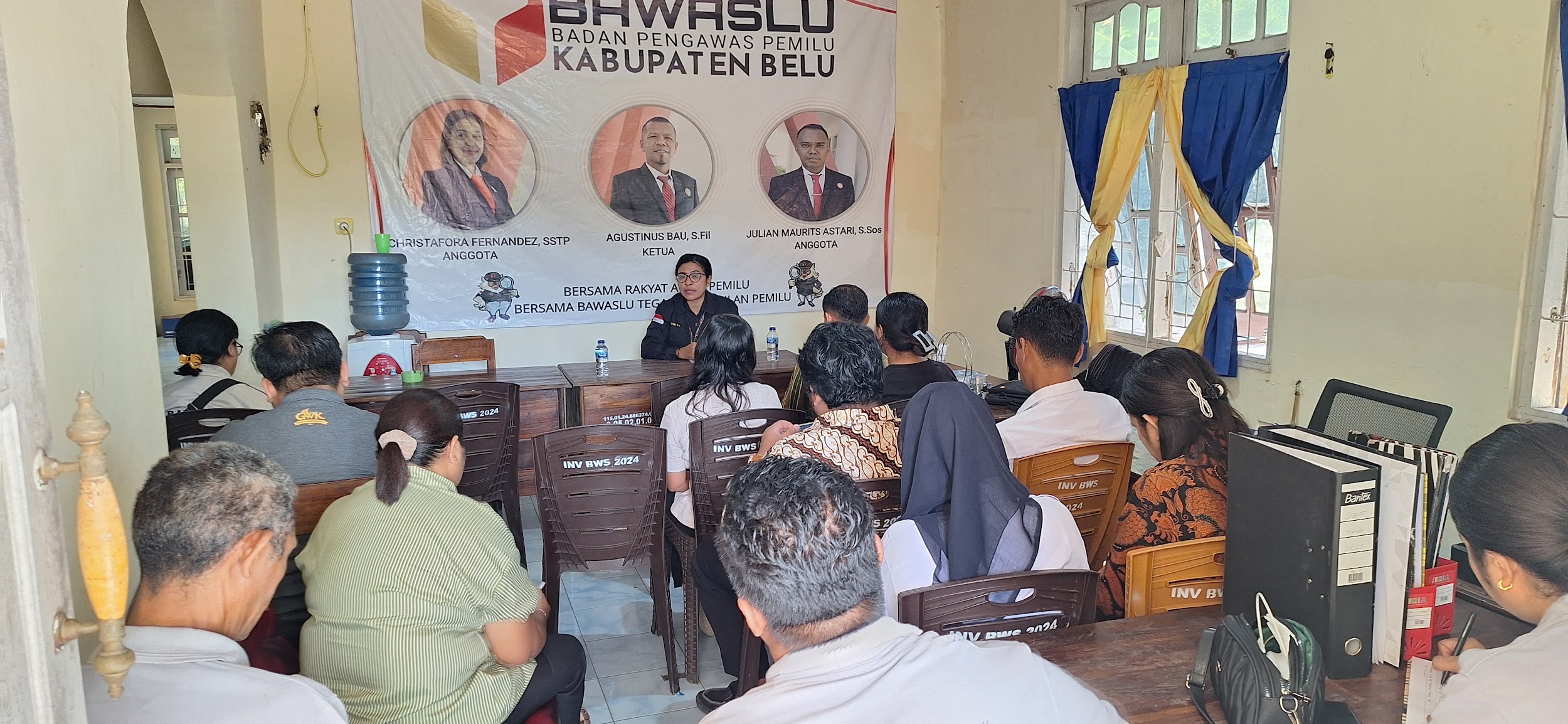 Anggota Bawaslu Belu Pimpin Rapat Staf Bahas Pemutakhiran Data Pemilih Berkelanjutan