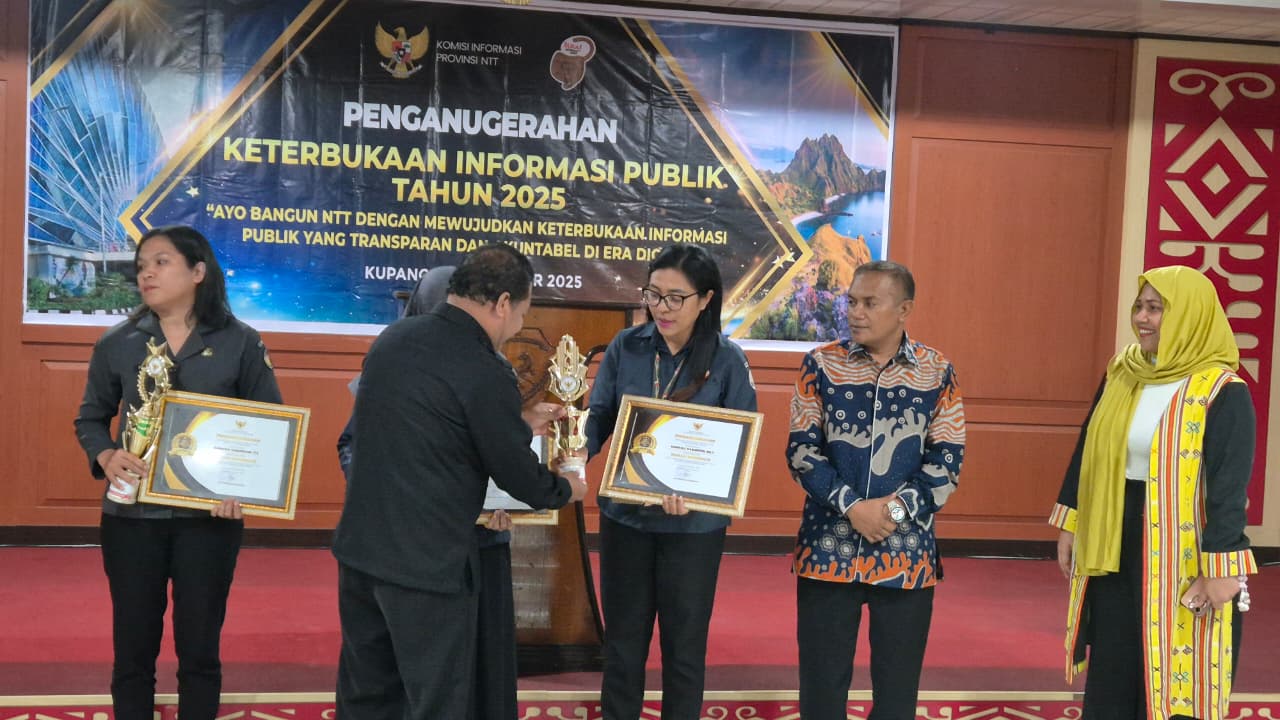 Luar Biasa !! Bawaslu Belu Raih Dua Penghargaan Anugerah Keterbukaan Informasi Publik Tahun 2025