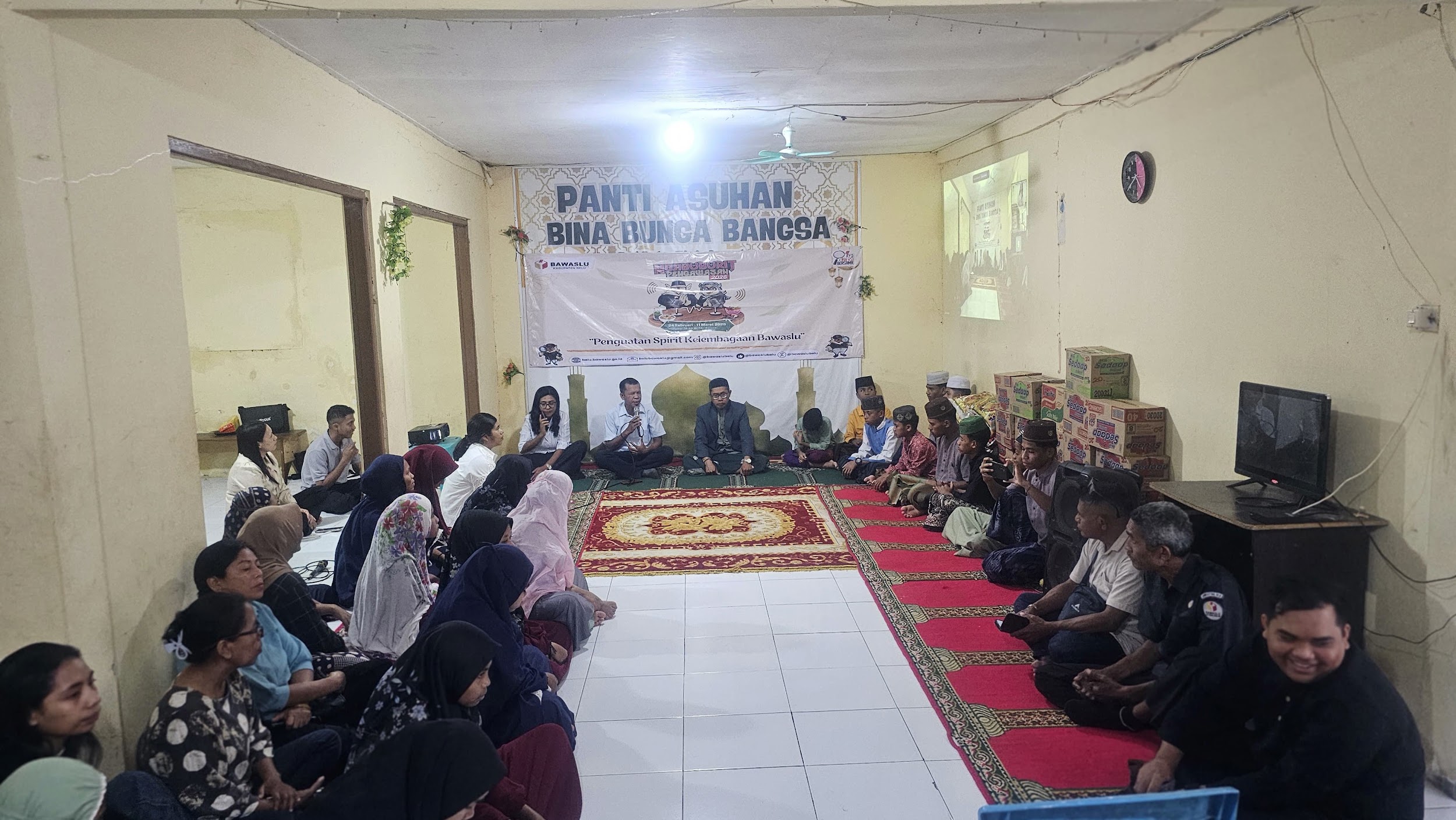 Ngabuburit Sambil Belajar Demokrasi, Bawaslu Belu Sambangi Panti Asuhan Bina Bunga Bangsa
