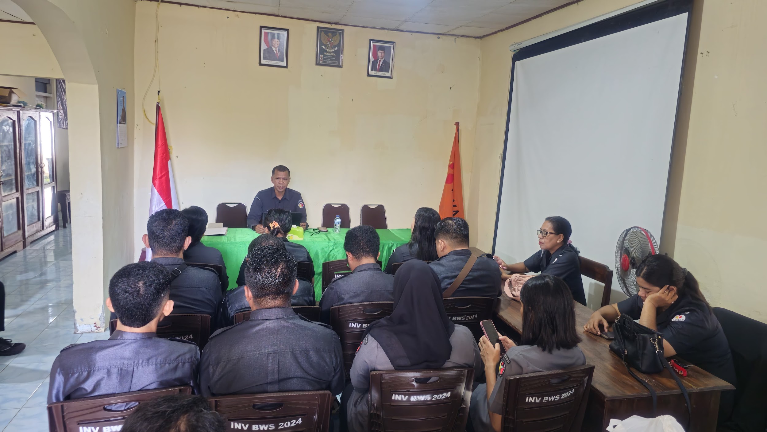 Bawaslu Belu Gelar Rapat Rutin, Tekankan Disiplin Kerja dan Penyesuaian Jam Kerja