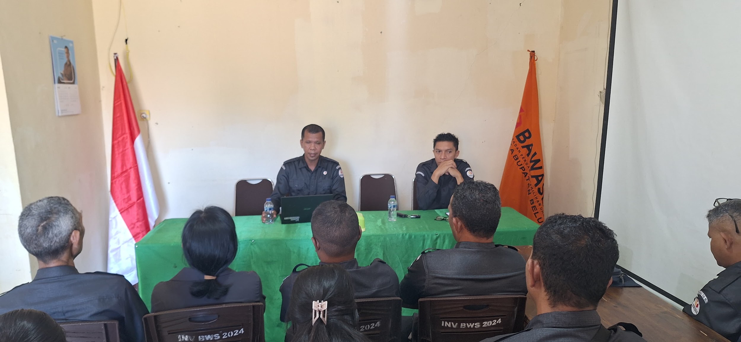 Ketua Bawaslu Belu Tekankan Evaluasi dan Disiplin dalam Rapat Rutin Awal Pekan