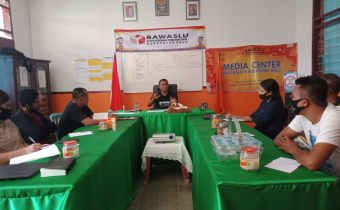 Kabag  Bawaslu Provinsi NTT  Rapat Bersama Staf  Bawaslu Belu