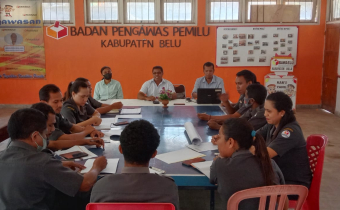 Bawaslu Belu Lakukan Diskusi Mingguan