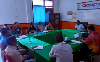 Kabag Hukum Bawaslu NTT Ingatkan Staf Selektif Menyajikan Informasi