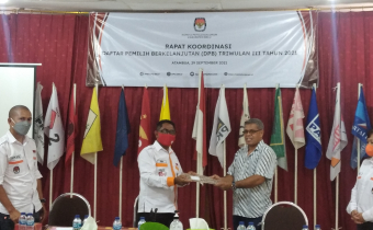 Bawaslu Belu Serahkan Rekomendasi  Hasil Uji Petik DPB Kepada KPU Belu