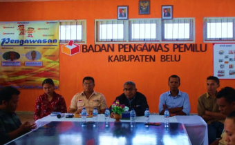 Diskusi Mingguan Bawaslu Belu : Bedah PKPU bersama Pimpinan Bawaslu  NTT (Jemris Fointuna,S.Pi)