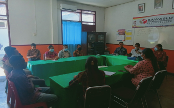 Bawaslu Belu Gelar Rapat Pembinaan SDM Pengawas Dan Kesekretariatan
