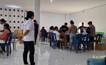Bawaslu Belu Awasi Proses Sortir dan Pelipatan Surat Suara oleh KPU Belu