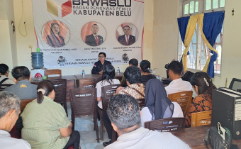 Anggota Bawaslu Belu Pimpin Rapat Staf Bahas Pemutakhiran Data Pemilih Berkelanjutan