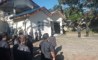 Pimpin Upacara Awal Bulan, Ketua Bawaslu Belu Tekankan Disiplin dan Kinerja